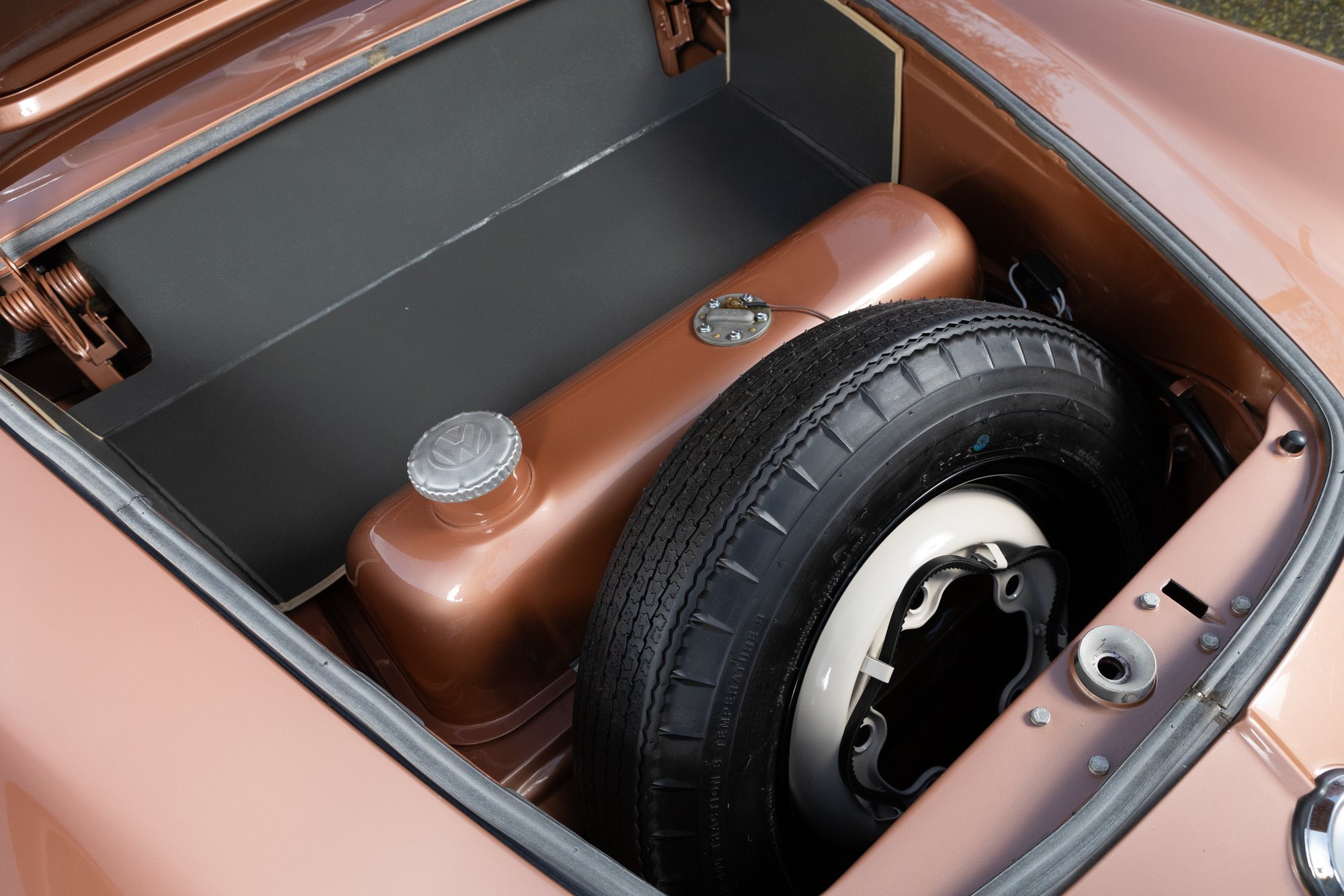 Simple, sanitary, and gorgeous is what you find when opening the Lowlight's hood.