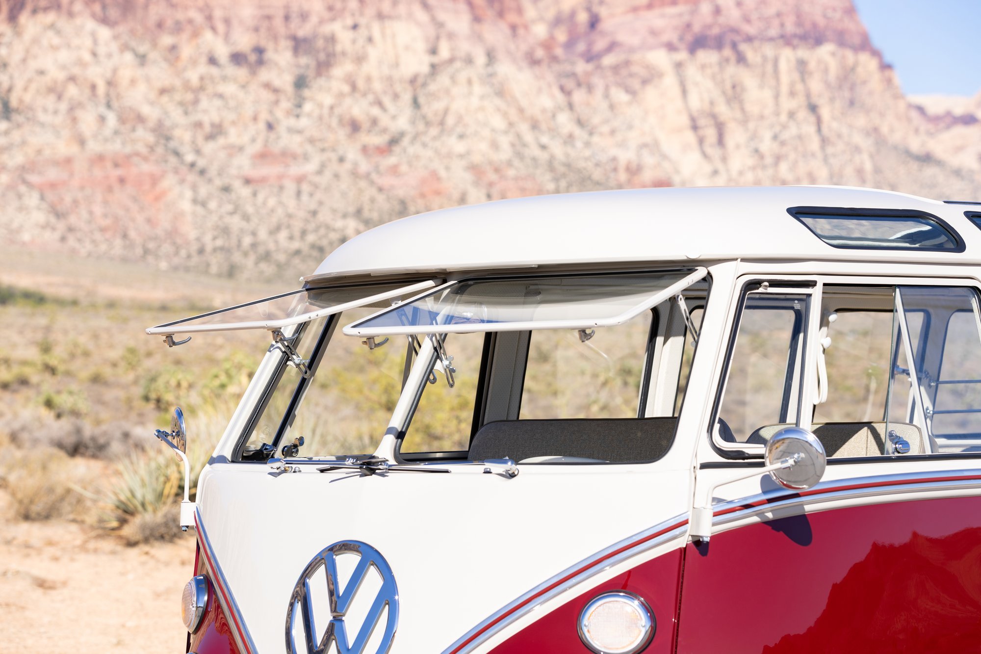 A set of original Safari windows was restored and installed - no aftermarkets here.